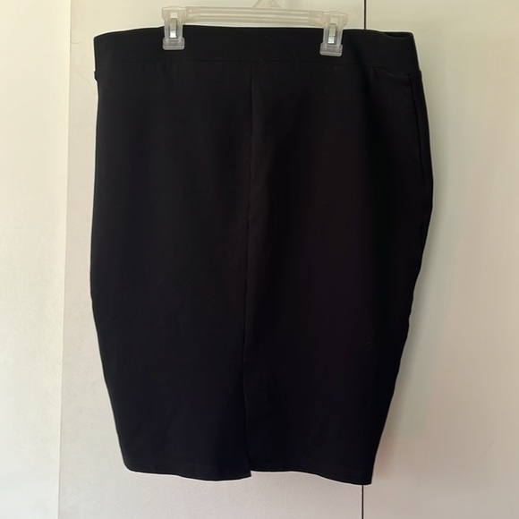 Torrid Size 1 Mid Length Pencil Skirt (Black) - Picture 2 of 3